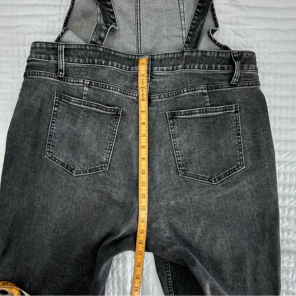 Free People We the Free Overalls Curvy fit Size 34 black raw hem - Picture 14 of 15